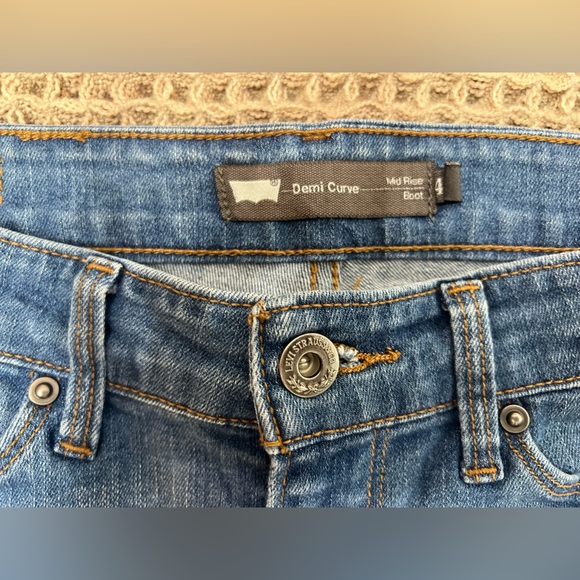 Levi's Demi Mid Rise Bootcut Jeans - Size 27x30 / Size 4 - Picture 9 of 13